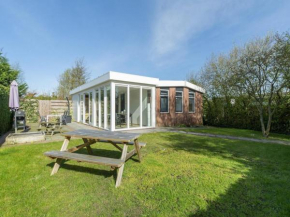 Elegant bungalow with sauna and garden